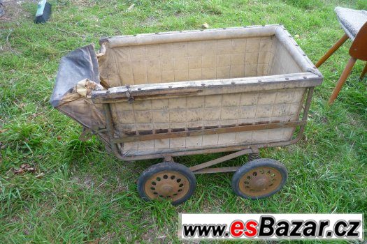 Prodám starý kočárek k renovaci Prodám starý kočárek k renovaci