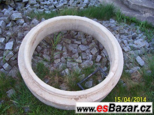 betonova-skruz-o-vnitr-prum-100cm-se-stupadlem