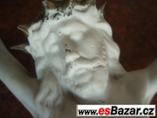 Kristus, starý kříž, starožitný porcelán, socha Krista. Kristus, starý kříž, starožitný porcelán, socha Krista.