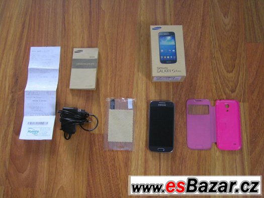 samsung-galaxy-s4-mini-v-zaruce-a-prislusenstvi