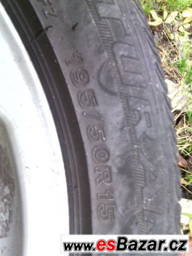pneu na hliníku