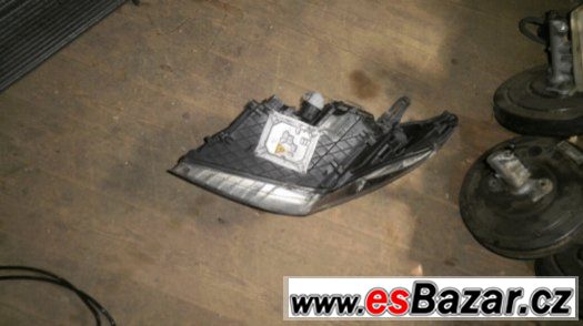 Prodám náhradní díly Renault-xenonové lampy Megane III Prodám náhradní díly Renault-xenonové lampy Megane III