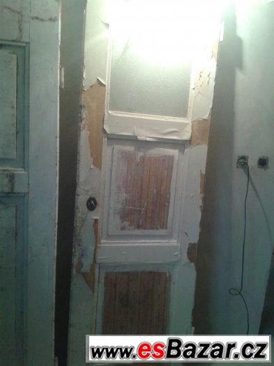 masivní / dřevěné staré dveře k renovaci