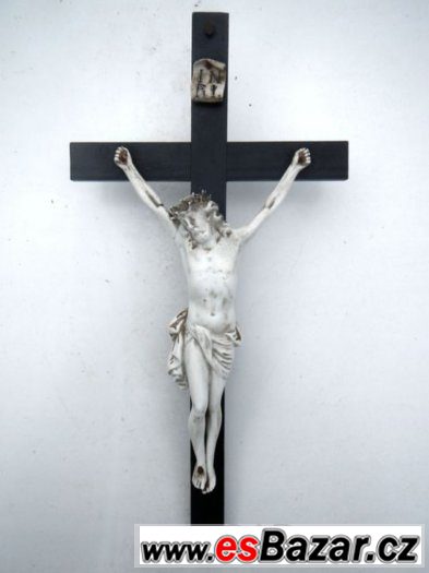 Dřevěný kříž ze vzácného dřeva se soškou a tabulkou