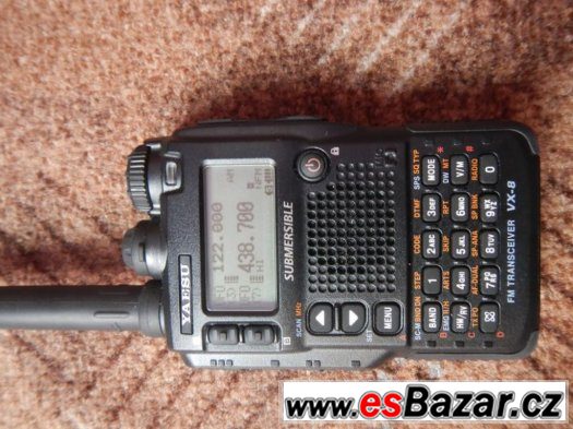 Ruční třípásmová YAESU VX-8DE. Nová, komplet balení, záruka.