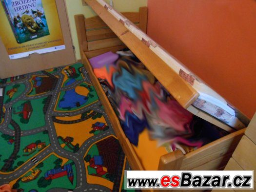 dětská postel ze dřeva