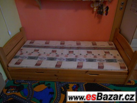 dětská postel ze dřeva