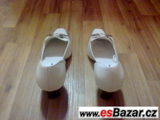 nové bílé boty city line, velikost 40. Délka stélky 29cm. Př