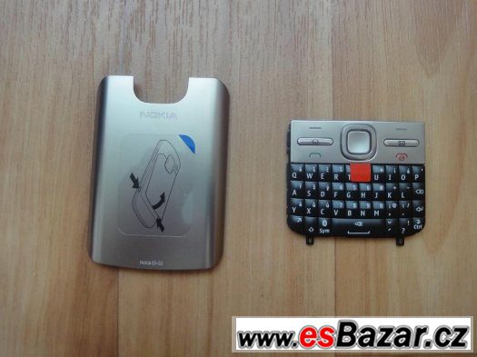 Nová, originální klávesnice a zadní kryt na Nokia E5, žádná