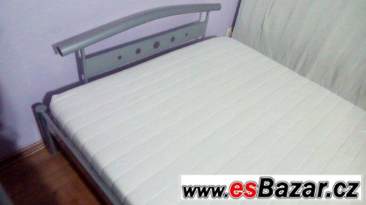 Prodám kovovou postel 205/145 cm včetně matrace a roštu