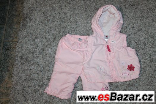 Růžová vesta a kalhoty