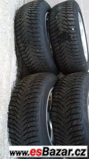 zimní vzorek 8mm Good Year Ultragrip 205/60/15 + disky 5x120 zimní vzorek 8mm Good Year Ultragrip 205/60/15 + disky 5x120