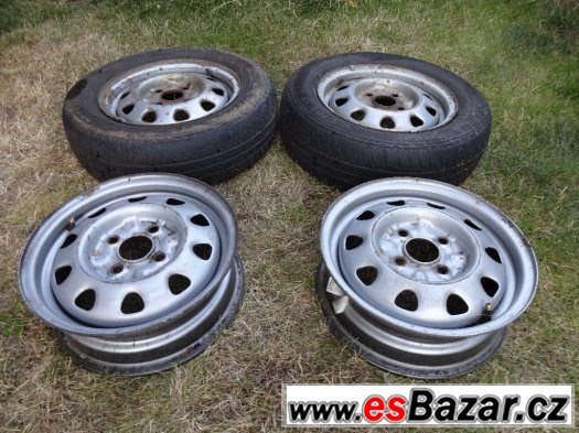Plechové disky na felicii (kola 165/70 R13) Plechové disky na felicii (kola 165/70 R13)