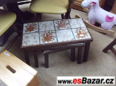 3x stoleček, dlažba, cena za celou sadu 1800,-Kč