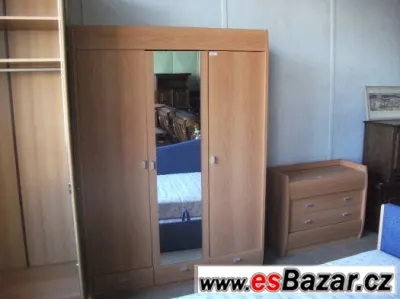 pěkná šatní skříň, lamino, cena 2.990,-Kč