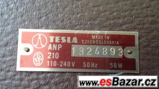Kufrový páskový magnetofon TESLA Kufrový páskový magnetofon TESLA