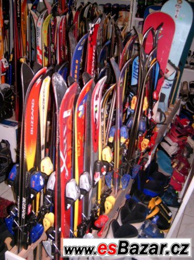 Lyžařská výbava - lyže, lyžáky, helma, oblečení