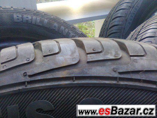 Prodám pneumatiky pro auto typ Felicie Prodám pneumatiky pro auto typ Felicie