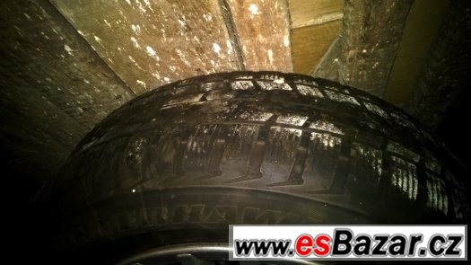 Zimní sada 195/65/15 + disky + poklice VW Zimní sada 195/65/15 + disky + poklice VW