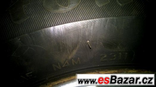 Zimní sada 195/65/15 + disky + poklice VW Zimní sada 195/65/15 + disky + poklice VW