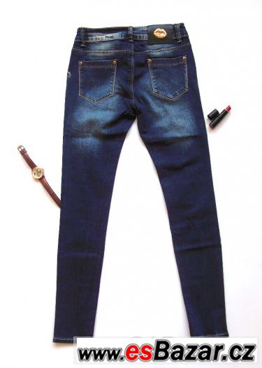 Italské jeansy s kamínky