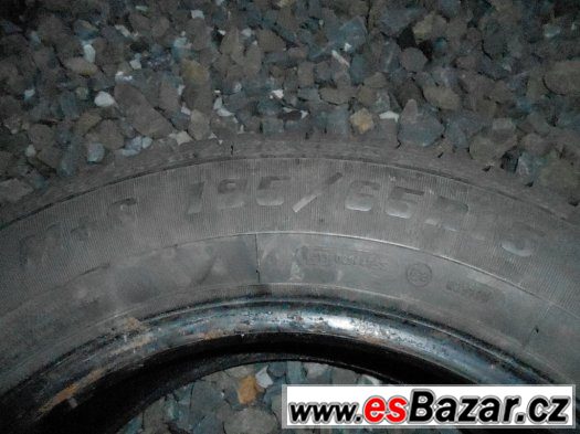 Prodám 4ks pneu 195 65 R15 zimní Sava Prodám 4ks pneu 195 65 R15 zimní Sava