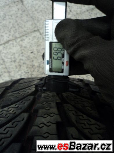 3x zimní 255/55/18 NOKIAN 6,9mm POUZE TŘI KUSY 3x zimní 255/55/18 NOKIAN 6,9mm POUZE TŘI KUSY