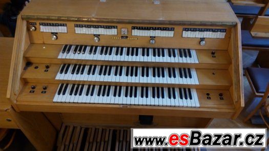 chramove-elektronicke-varhany-3-manualy