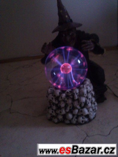 Čarodějnice s magickou koulí Čarodějnice s magickou koulí