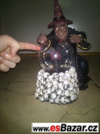 Čarodějnice s magickou koulí Čarodějnice s magickou koulí