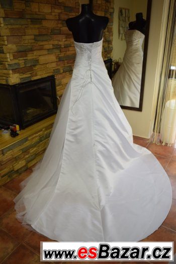 svatební šaty Daphne