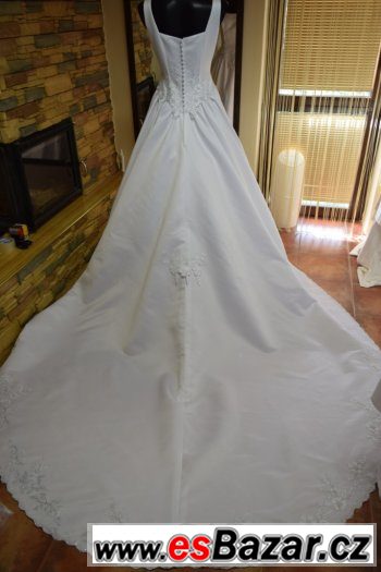 nové svatební šaty