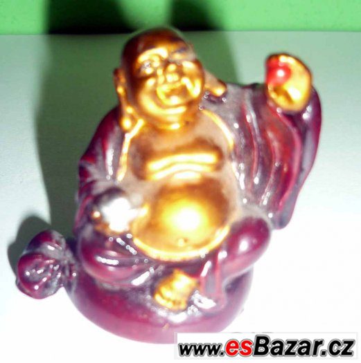 Různé sošky budhů. Různé sošky budhů.