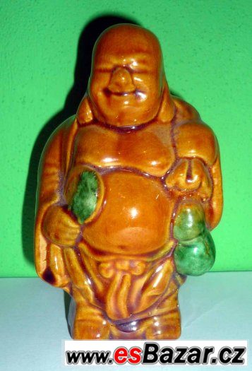 Různé sošky budhů. Různé sošky budhů.