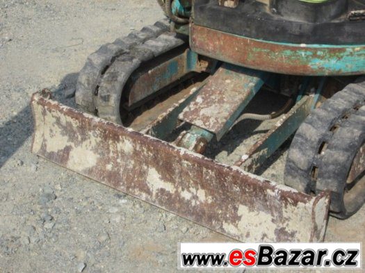 Pásový minibagr Yanmar B1U s hmotností 980 kg