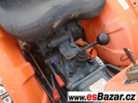 Malotraktor Kubota B7001, 4X4, 14 Hp, tříválec Malotraktor Kubota B7001, 4X4, 14 Hp, tříválec