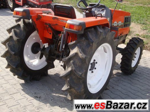Traktor KUBOTA Grandel GL27DT, Výkon 27 Hp, 4x4 Traktor KUBOTA Grandel GL27DT, Výkon 27 Hp, 4x4