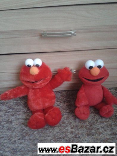 Plysovy elmo