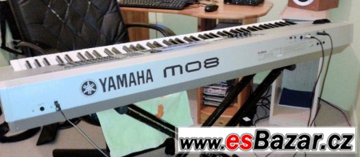 YAMAHA MO8