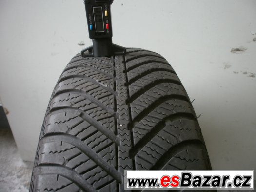 Prodám 2 x zimní pneu Goodyear 175/70-14 Prodám 2 x zimní pneu Goodyear 175/70-14