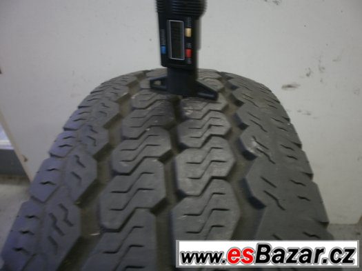 Prodám 2 x zimní pneu 215/75 -16 C Prodám 2 x zimní pneu 215/75 -16 C