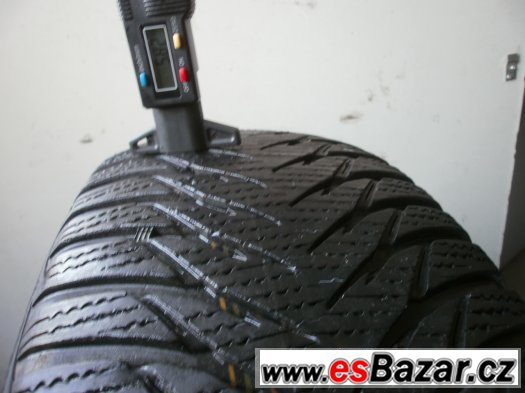 Prodám 2 x zimní pneu Goodyear 205/55-16 Prodám 2 x zimní pneu Goodyear 205/55-16