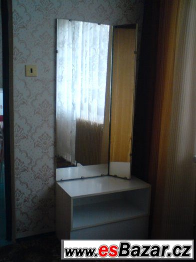 VELKÉ ZÁVĚSNÉ ZRCADLO S PODSKŘÍŇKOU KOMPLET, I JEDNOTLIVĚ VELKÉ ZÁVĚSNÉ ZRCADLO S PODSKŘÍŇKOU KOMPLET, I JEDNOTLIVĚ