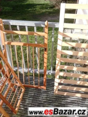 prodám dětskou postýlku/2 verze složení