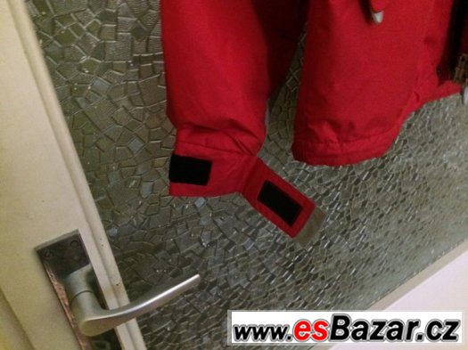 Zimní bunda značky Reusch s kapucou, nepoškozený. Zimní bunda značky Reusch s kapucou, nepoškozený.