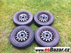 plechove-rafky-zimni-pneu-z-mini-one