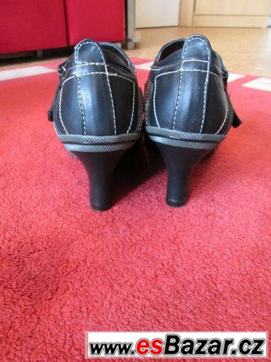 Dámské černé boty