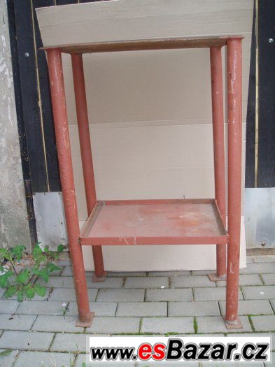 Prodám železný regál - stolek - podstavec robusní jako stoja