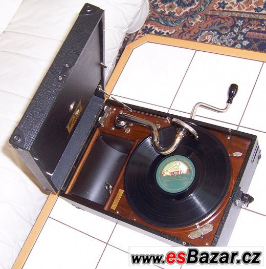 Nádherný starožitný gramofon na kliku His Master’s Voice