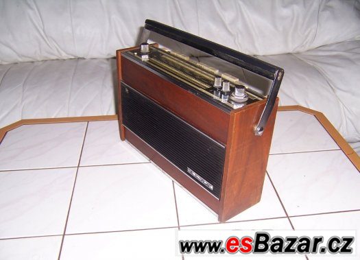 Pěkné rádio RIGA 103. Nevyzkoušená, nemám baterie. Pěkné rádio RIGA 103. Nevyzkoušená, nemám baterie.